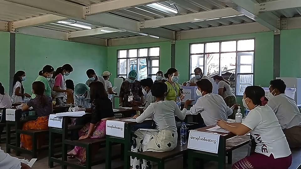 ကိုဗစ်-၁၉ ကူးစက်ခံရသည့် မဲရုံတာဝန်ကျဆရာ၊ ဆရာမများကို ထောက်ပံ့ငွေပေးအပ်မည်