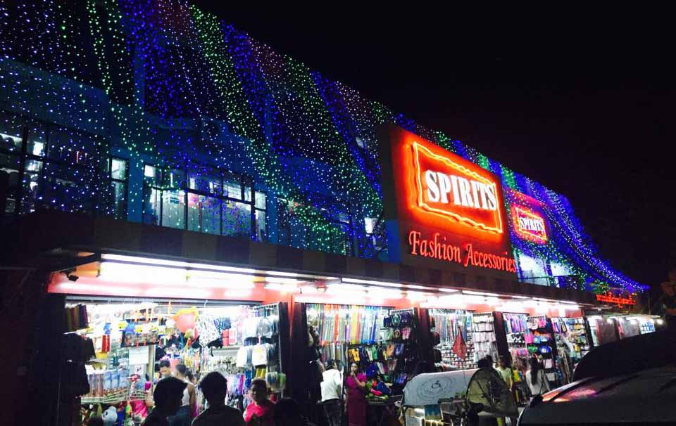 စမ်းချောင်း Spirits ဆိုင်ဝန်ထမ်း ၁၀ ဦးတွင် ကိုဗစ်-၁၉ပိုးတွေ့ရှိ၊ ကွာရန်တင်းဝင်နေရသူ ၁၅၀ ကျော်ရှိ