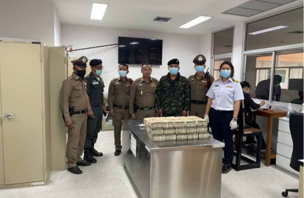 ထိုင်းဘတ်စ်ကားပေါ်၌ မြန်မာအမည်ဖြင့် ပေးပို့သည့် ပါဆယ်ထုပ်အတွင်းက အိန္ဒိယရူပီငွေ ၁၆ သန်းတွေ့ရှိ  