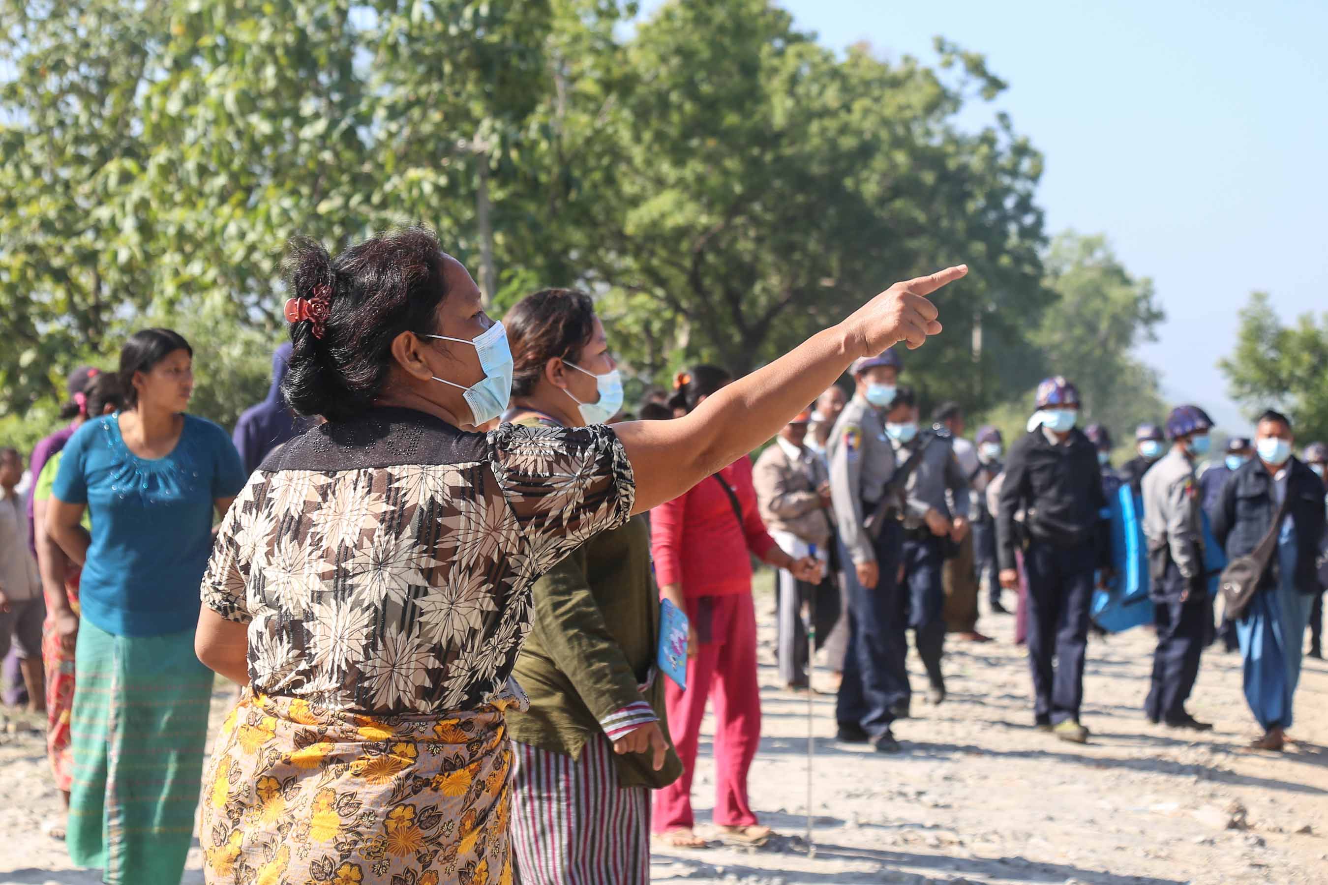 ပုသိမ်ကြီးတွင် လယ်ယာမြေ ခြံစည်းရိုးလာခတ်သဖြင့် ပဋိပက္ခဖြစ် (ဓာတ်ပုံ)