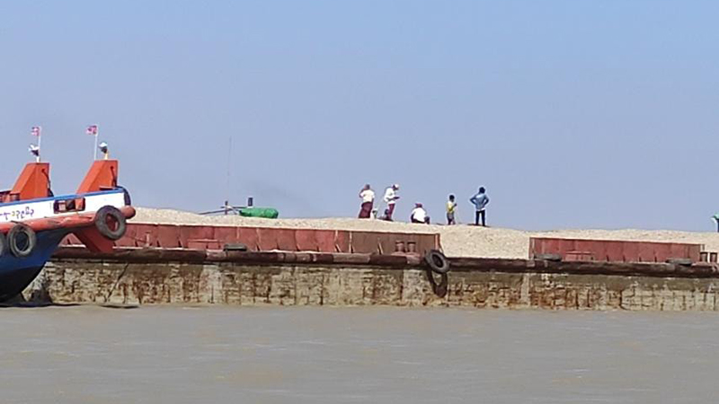 အင်္ဂပူတွင် ခရိုင်အုပ်ချုပ်ရေးမှူး ထောက်ခံစာဖြင့် မြစ်သဲကျောက်စုပ်ယူနေမှု တားမြစ်
