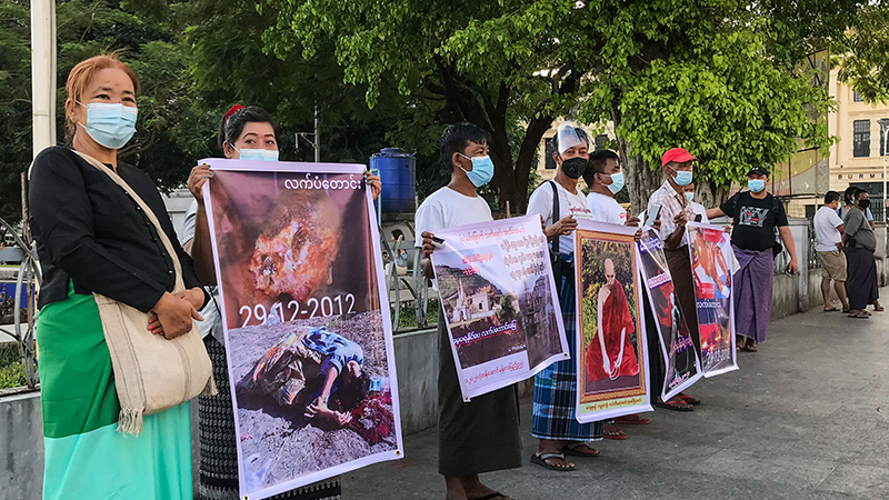 လက်ပံတောင်းတောင် သပိတ်စခန်း ဖြိုခွဲခံရခြင်း ၈ နှစ်ပြည့်အထိမ်းအမှတ်ပြုလုပ် (ဓာတ်ပုံ)
