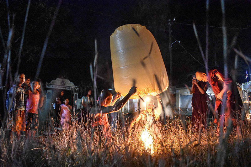 Stay at Home ပုသိမ်မြို့၏ တန်ဆောင်မုန်းလပြည့်ည မြင်ကွင်း (ဓာတ်ပုံ)