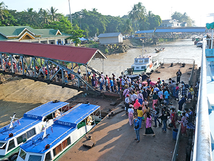 ကိုဗစ်ကာလ ရန်ကုန်ကို လာရောက် အလုပ်လုပ်ကိုင်နေကြရသည့် ဒလဒေသခံများ (ဓာတ်ပုံ) 