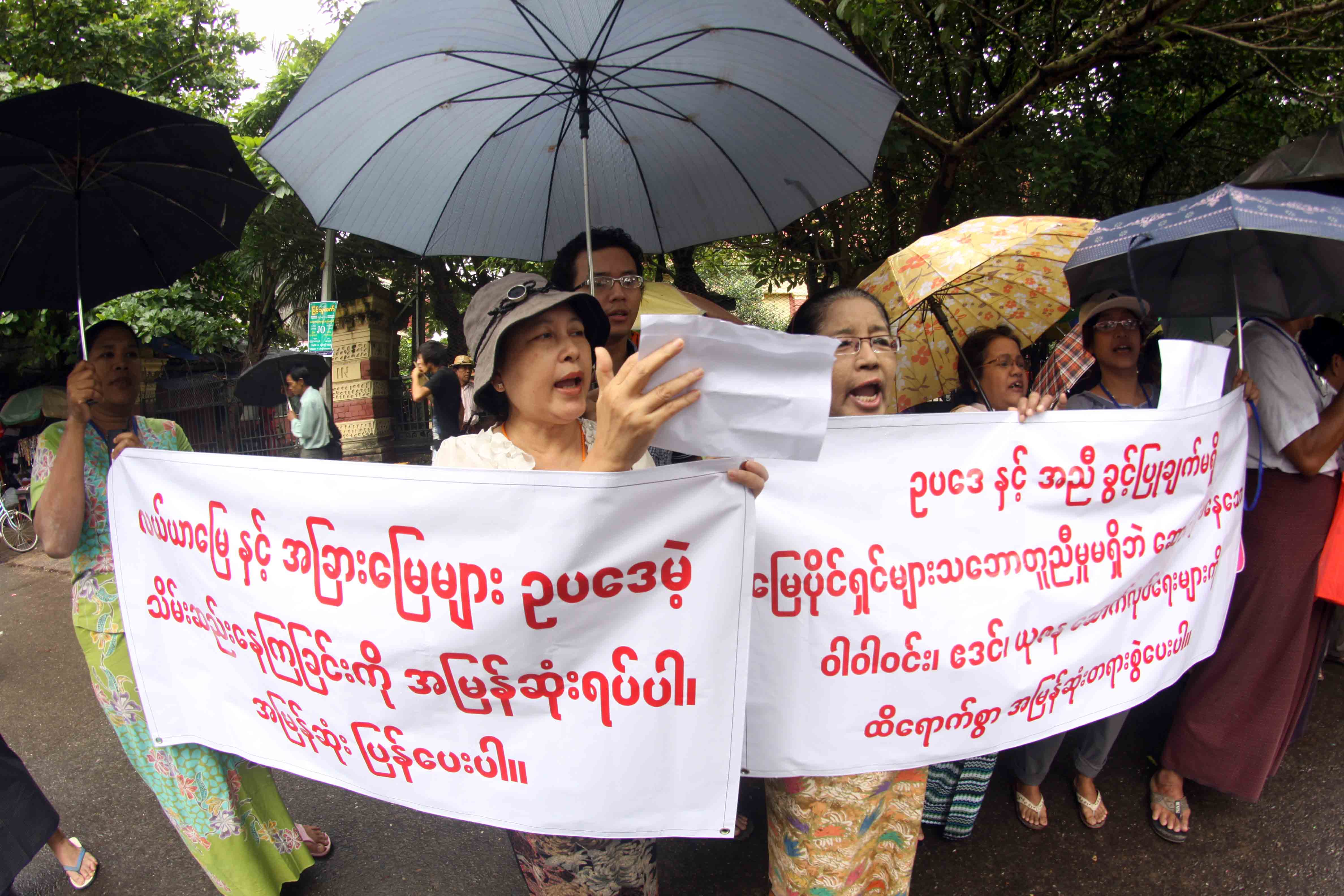 သိမ္းဆည္းေျမယာျပန္ရေရး ရန္ကုန္တြင္ ဆနၵျပ (ဓာတ္ပုံ)
