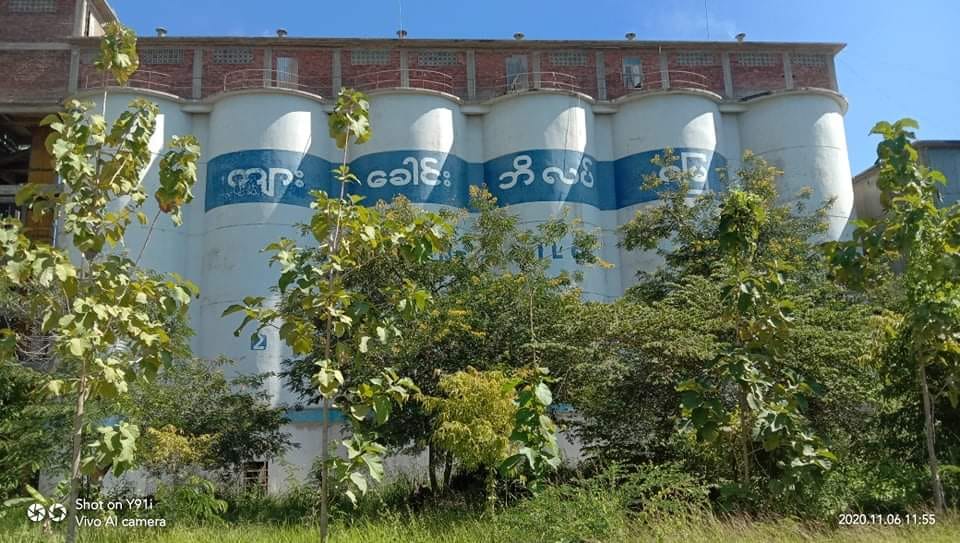 ကျားခေါင်းဘိလပ်မြေစက်ရုံက လုပ်သက်ရင့် ကျွမ်းကျင်လုပ်သား ၁၀၀ ကျော် နစ်နာကြေး တောင်းဆို 