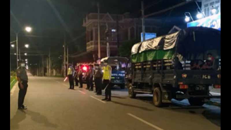 မော်လမြိုင်တွင် ညမထွက်ရအမိန့် ဖောက်ဖျက်သူ ၉၃  ဦးကို ထောင်ဒဏ်ချမှတ်
