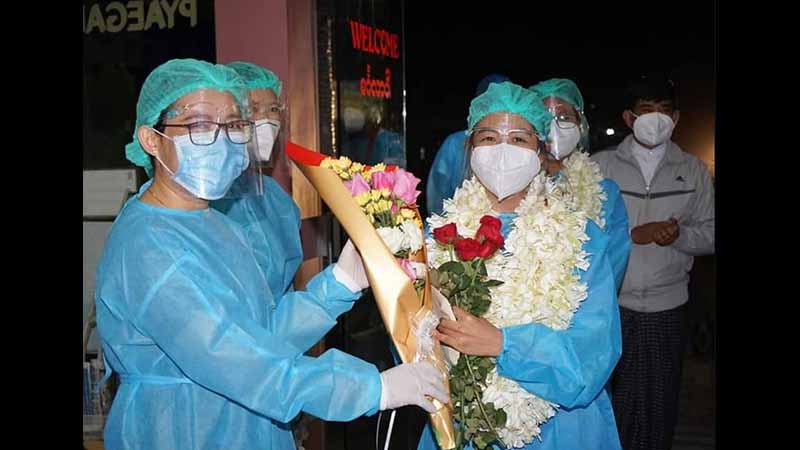 ရန်ကုန်နှင့် စစ်တွေတွင် တာဝန်ထမ်းဆောင်ပြီး ရွှေဘိုမြို့ပြန်လာသည့် သူနာပြုများကို ကြိုဆို