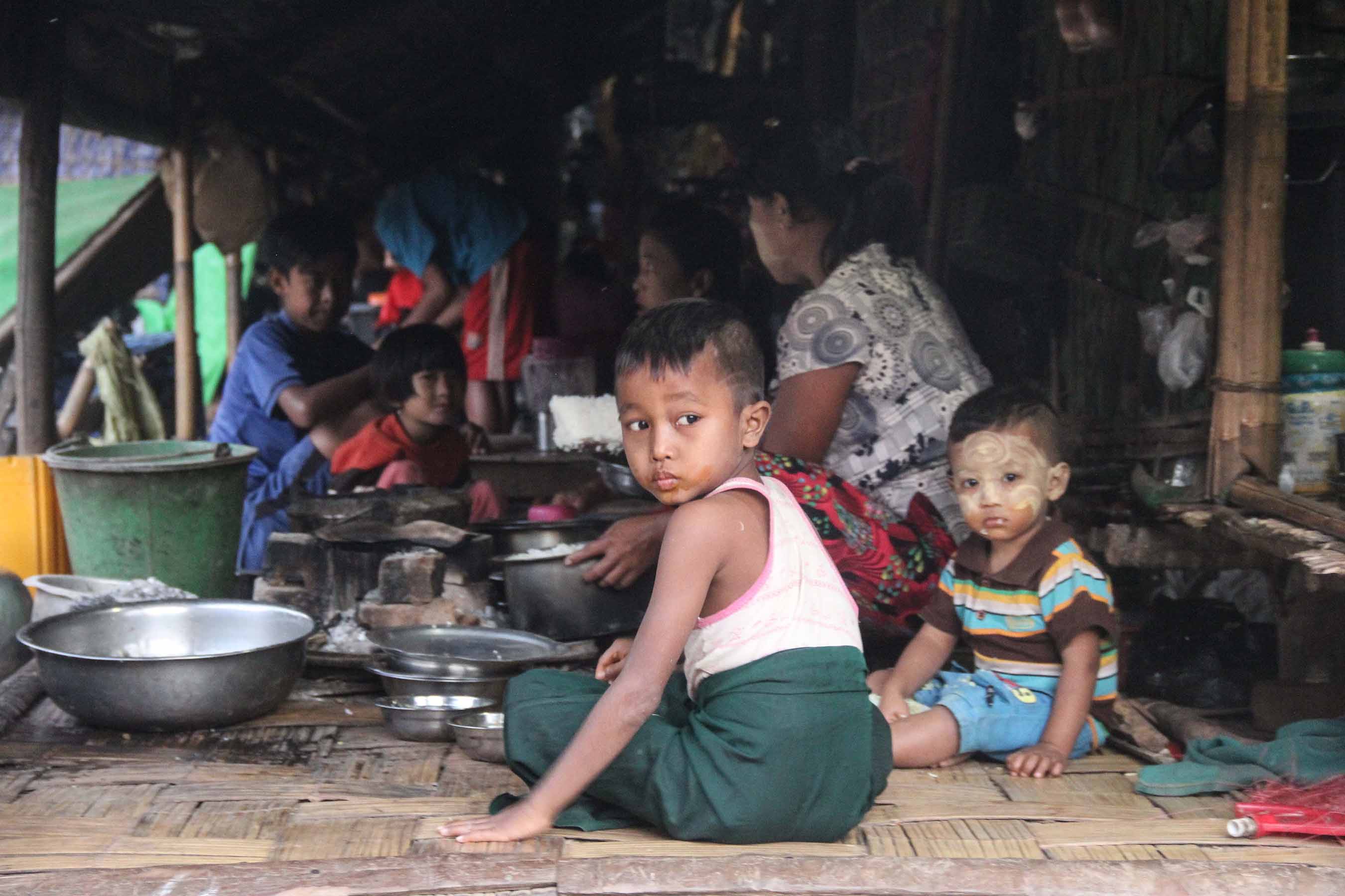 မြောက်ဦးမြို့နယ် မြတန်ဆောင်စစ်ရှောင်စခန်းတွင် အကူအညီများ လိုအပ်နေ (ဓာတ်ပုံ)