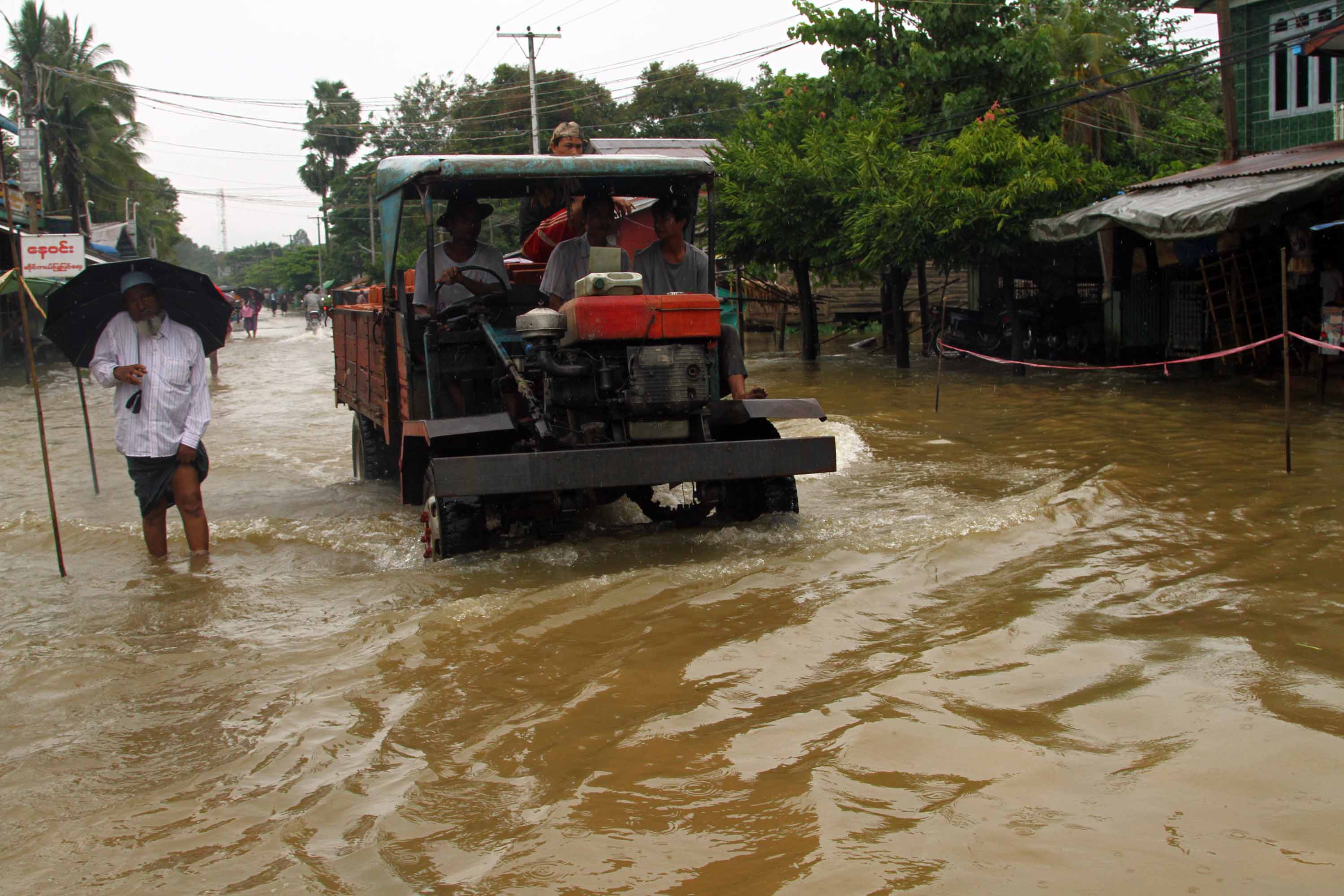 ရန္ကုန္နွင့္ ပဲခူး ေရၾကီး (ဓာတ္ပုံ)