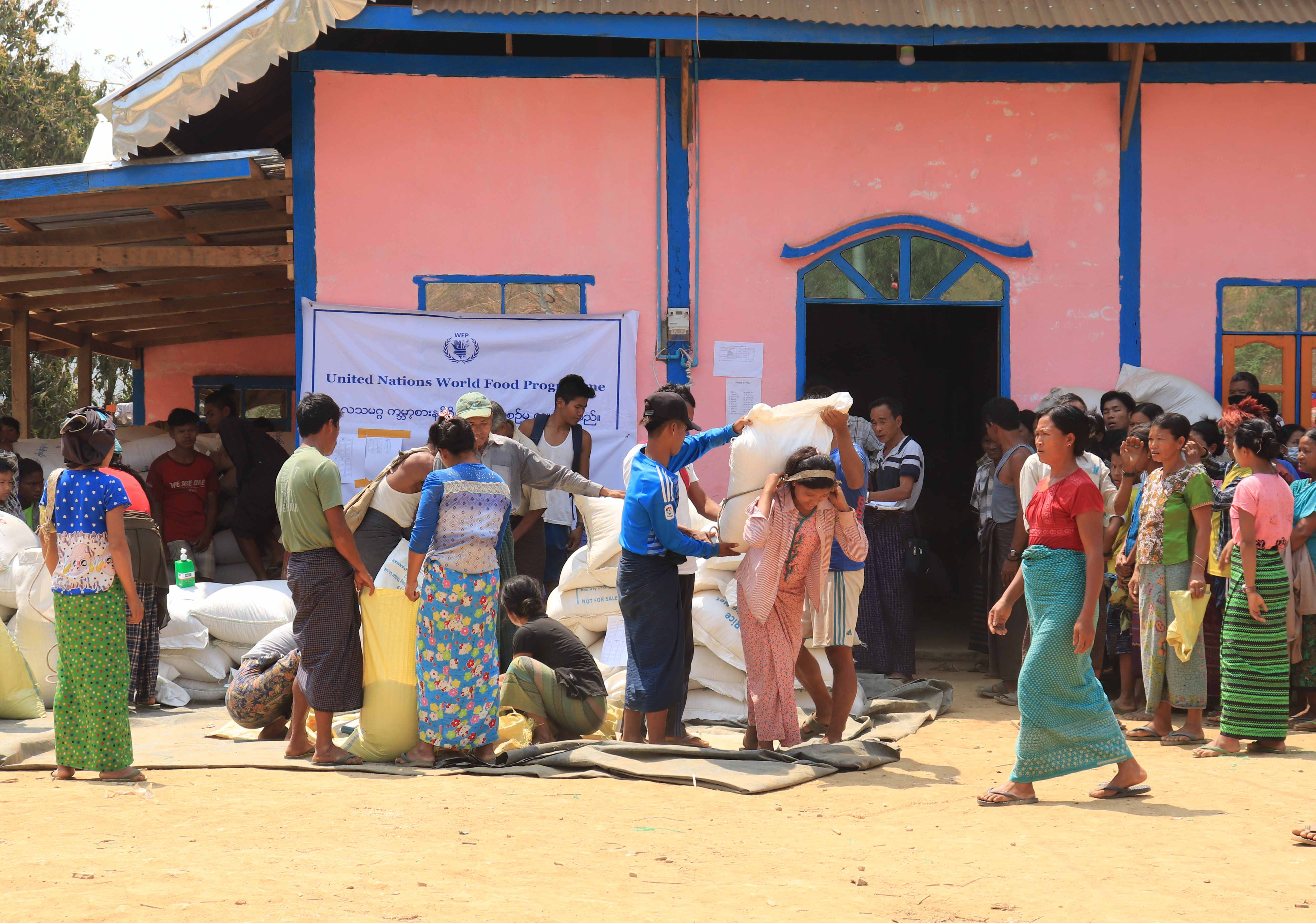 ပလက်ဝမြို့နယ်ရှိ စစ်ဘေးဒုက္ခသည်များအတွက် အစ္စရေးက ဆန်လှူ