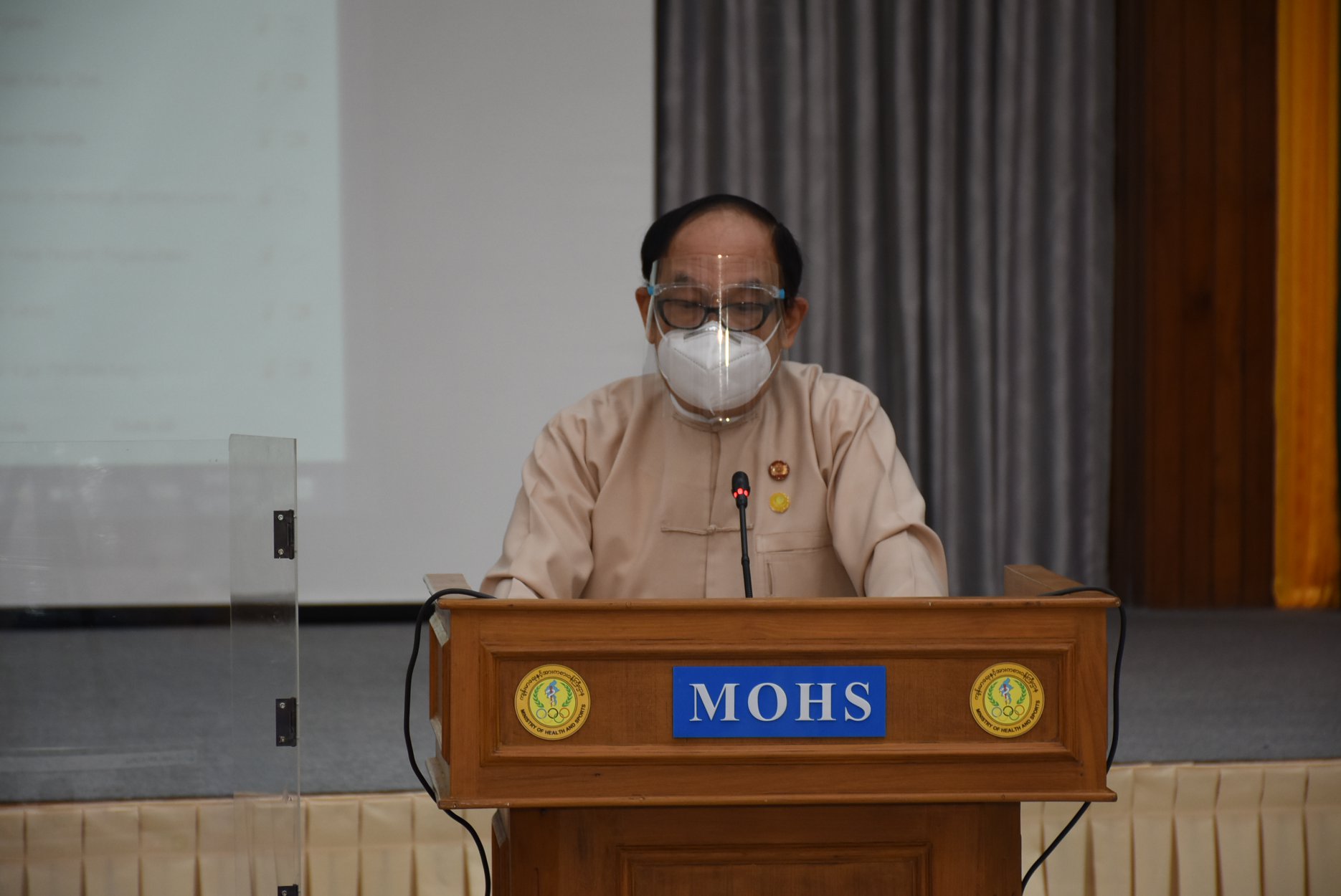 ကိုဗစ်-၁၉ ရောဂါကူးစက်မှု ဆက်များနေပါက မနိုင်မနင်းဖြစ်လာနိုင်ဟု ကျန်းမာရေးဝန်ကြီးပြော