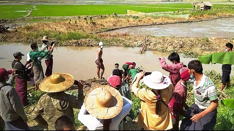 ဝါးခယ်မတွင်​ ပိတ်ထားသည့် စီမံကိန်းတူး​မြောင်းအား ဖယ်ရှားခဲ့မှုဖြင့် ၃၂ ဦး တရားစွဲခံရ