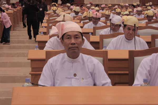 အေျခခံဥပေဒ သံုးသပ္ေရး ဦးေ႐ြွႊမန္း ၾကံုရမယ့္ အဓိက ျပဿနာ