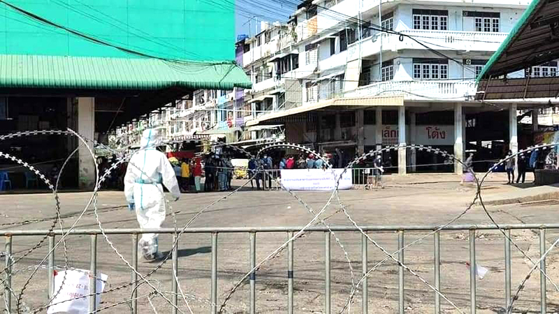 လော့ဒေါင်းချထားသည့် မဟာချိုင်က မြန်မာအလုပ်သမားများ အလှူရှင် ထောက်ပံ့မှုဖြင့် စားသောက်နေရ 
