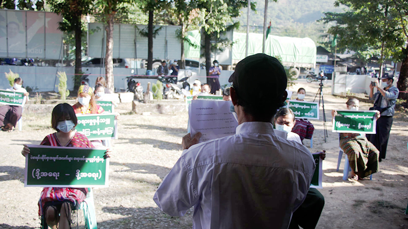 ရွေးကောက်ပွဲကော်မရှင်ကို အယုံအကြည်မရှိကြောင်း USDP ပါတီဝန်းရံသူများ ဆန္ဒပြ