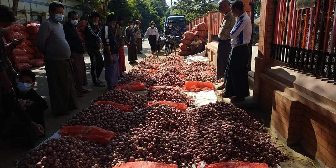 ကြက်သွန်နီ ပြည်တွင်းစားသုံးမှုနှင့် ပြည်ပဝယ်လိုအားနည်းလာသဖြင့် ဈေးကျနေ