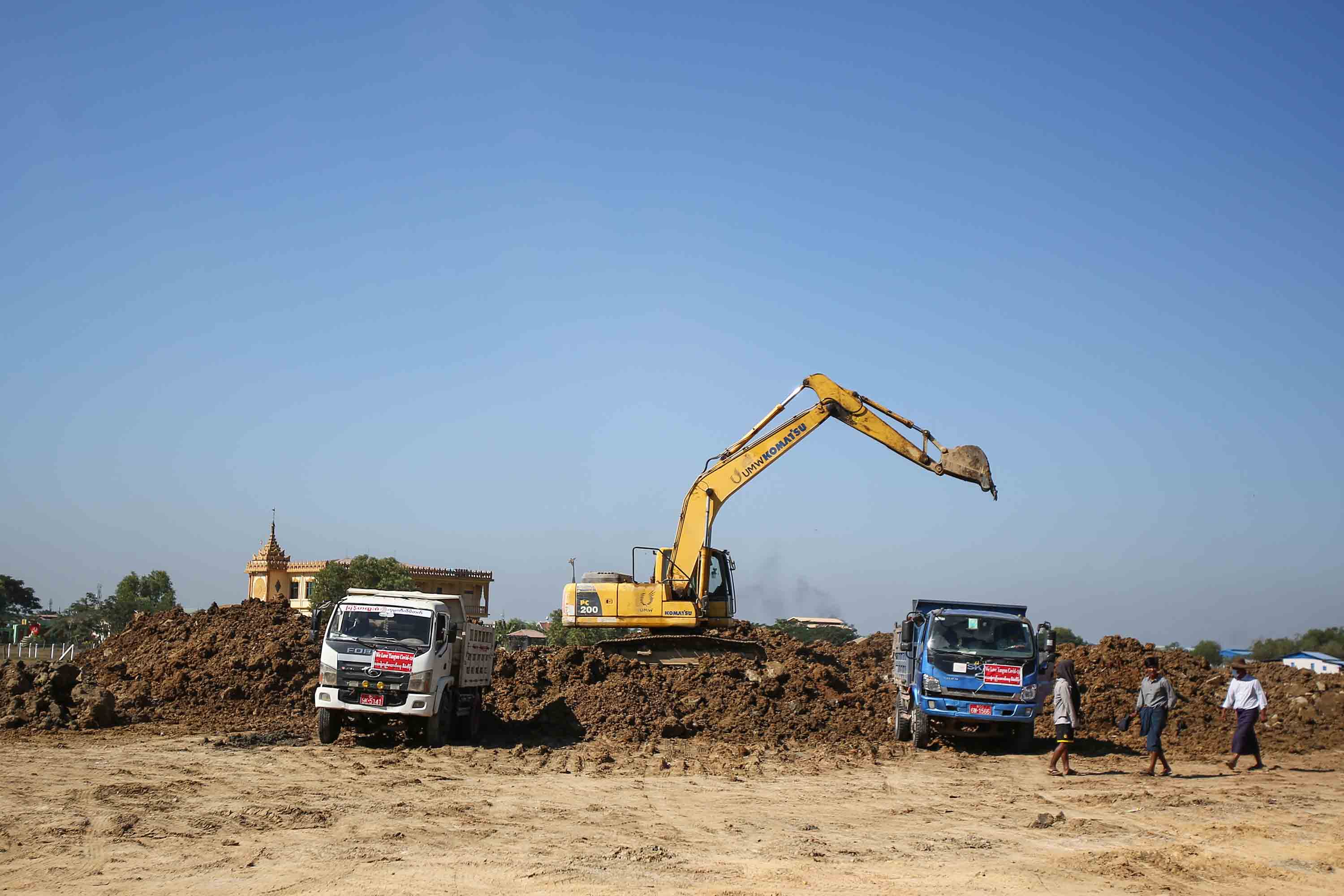 ကိုဗစ်-၁၉ လူနာများအတွက်ဆေးရုံ We Love Yangon အဖွဲ့က တည်ဆောက်နေ (ဓာတ်ပုံ)