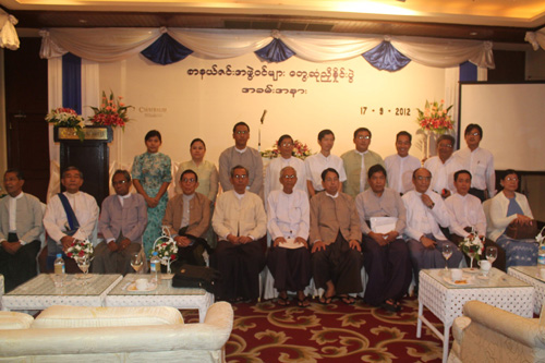 သမၼတ စာနယ္ဇင္း​ေကာင္စီကို ​ေငြလႉ