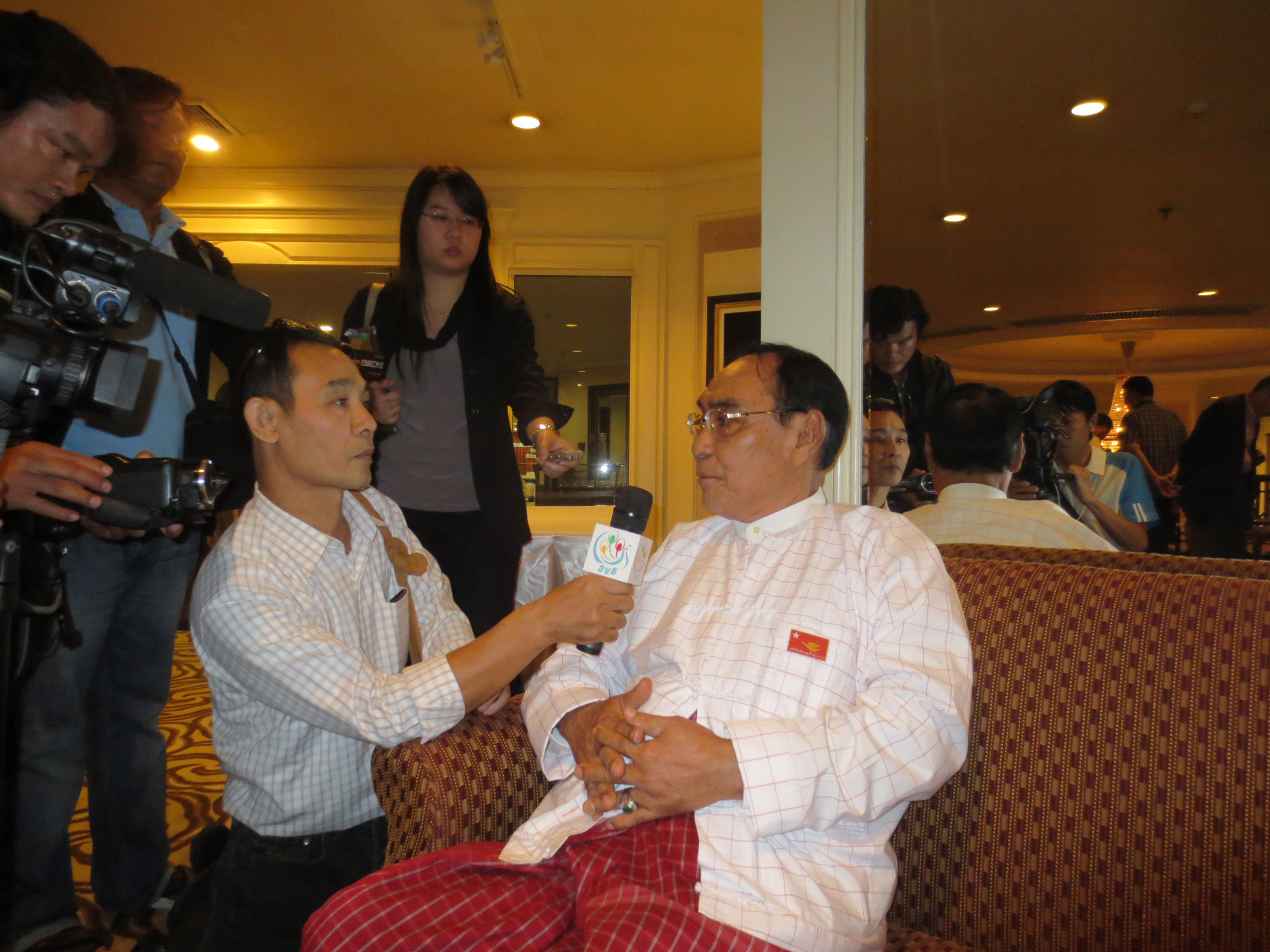ဖြဲ့စည္းပုံအေျခခံဥပေဒေၾကာင့္ နိုင္ငံေရးေဆြးေနြးပြဲ ေ႐ွ့မတိုးနိုင္ – ယူအင္န္ေအ