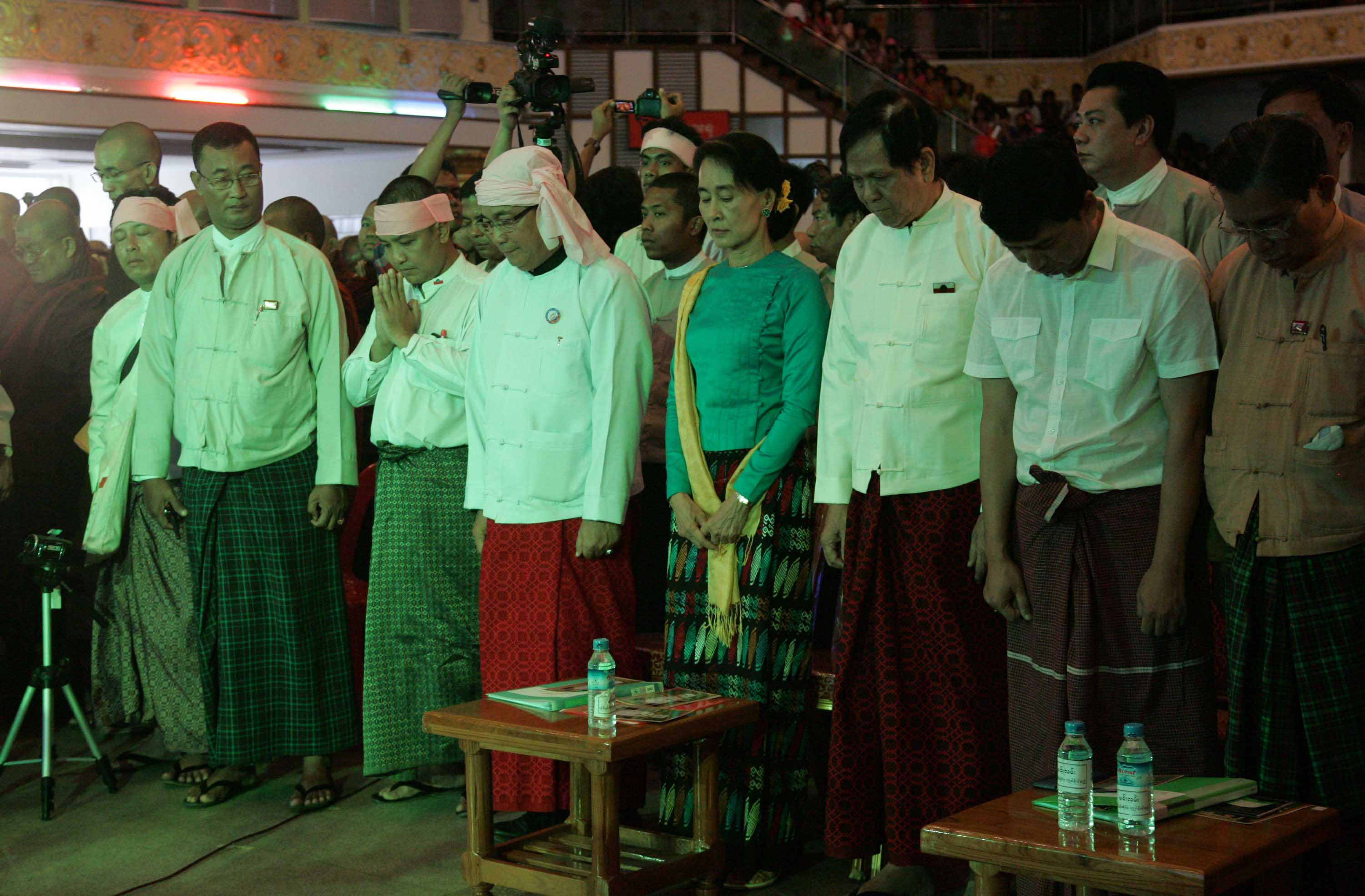 ဆရာေတာ္ ဦးဥတၱမေန့ အခမ္းအနား ရန္ကုန္ MCC ခမ္းမတြင္း က်င္းပ