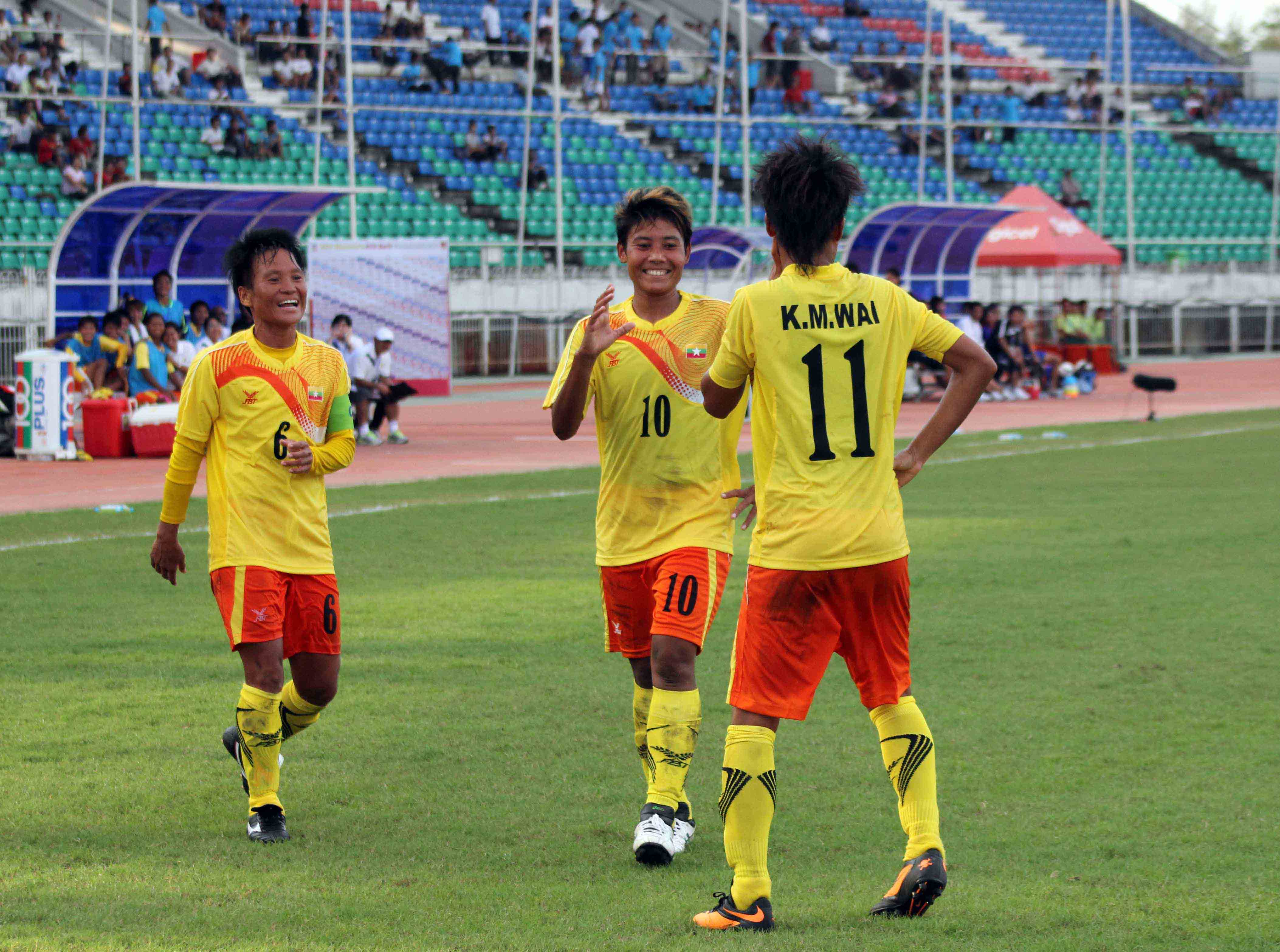 ျမန္မာလက္​ေ႐ြး​စင္အမ်ိုး​သမီး​အသင္း​ လာအိုအသင္း​ကို ၅ ဂိုး​နဲ့​ နိုင္ (ဓာတ္ပံုသတင္း​)