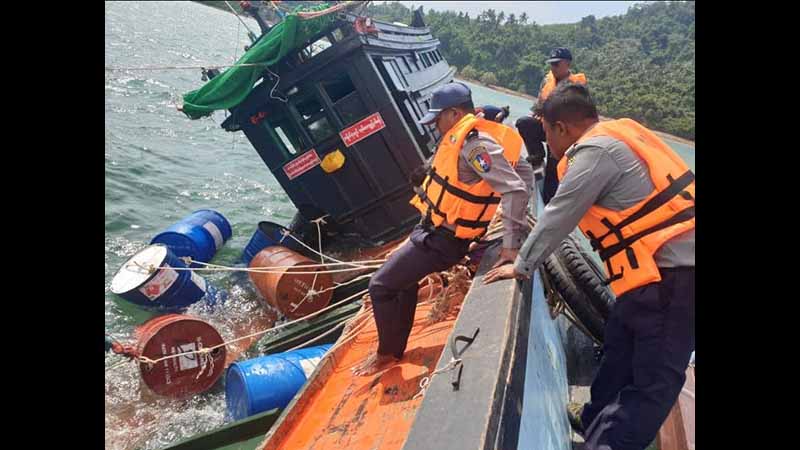 ဆလုံကျွန်းအနီး ငါးသယ်လှေနစ်မြုပ်၊ ရေကြောင်းရဲက ကူညီကယ်ဆယ်