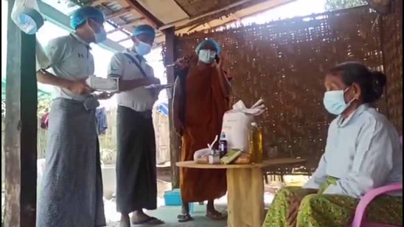 ရွှေဘိုမြို့က သက်ကြီးဘိုးဘွား ၁၀၀၀ ခန့်ကို ဆန်ဆီနှင့် ဆေးဝါးပစ္စည်းများ ကူညီထောက်ပံ့