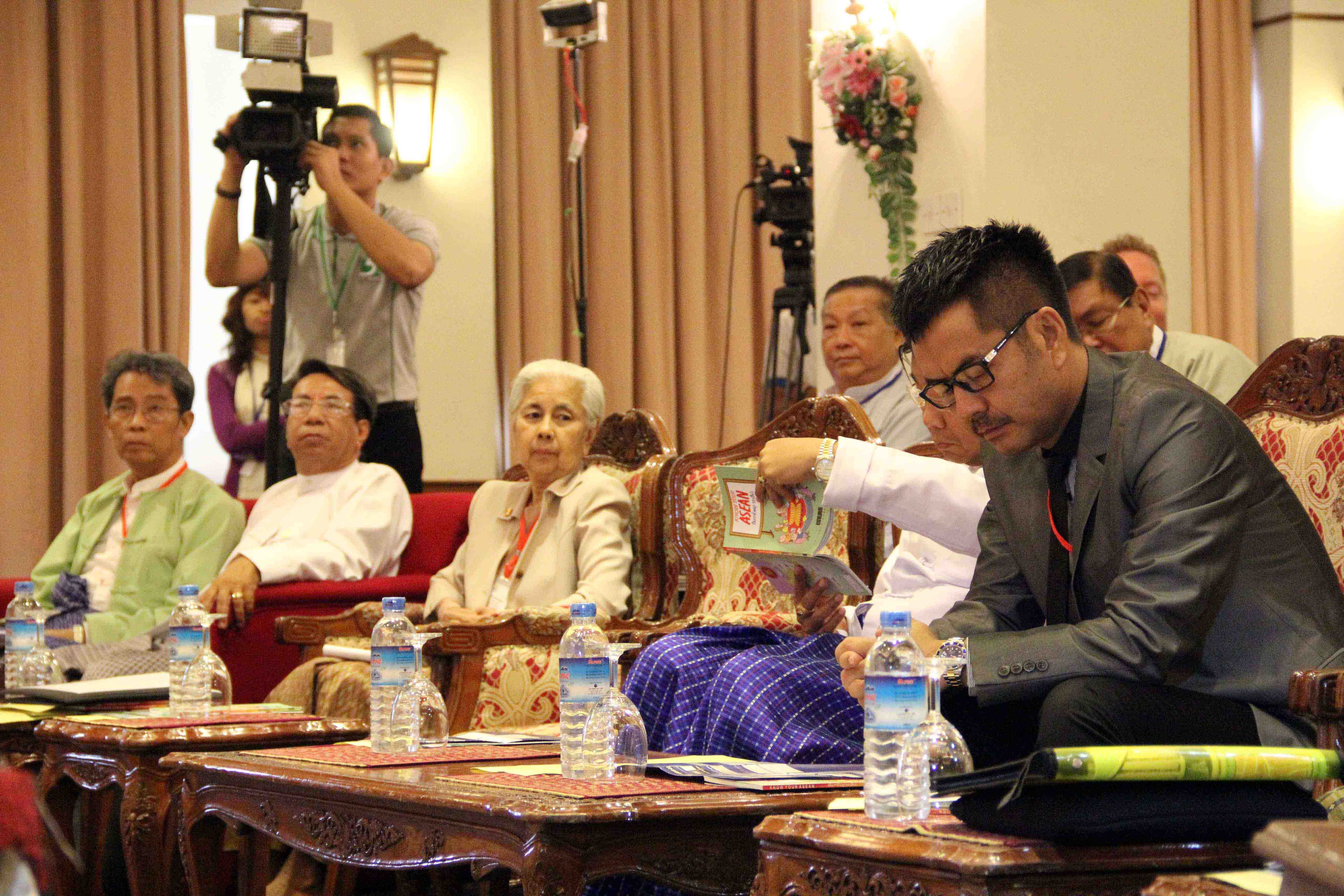 ျမန္မာ့႐ုပ္႐ွင္က႑ အလုပ္႐ုံ ေဆြးေနြးပြဲ (ဓာတ္ပုံ)