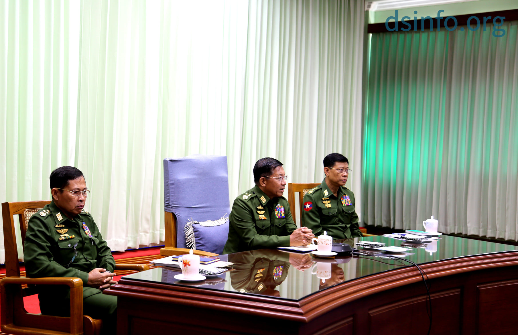 နိုင်ငံရေးအကျပ်အတည်းကို ကျော်လွှားနိုင်စေရေး နည်းလမ်းရှာဖြေရှင်းပေးရန် တပ်မတော် တောင်းဆို 