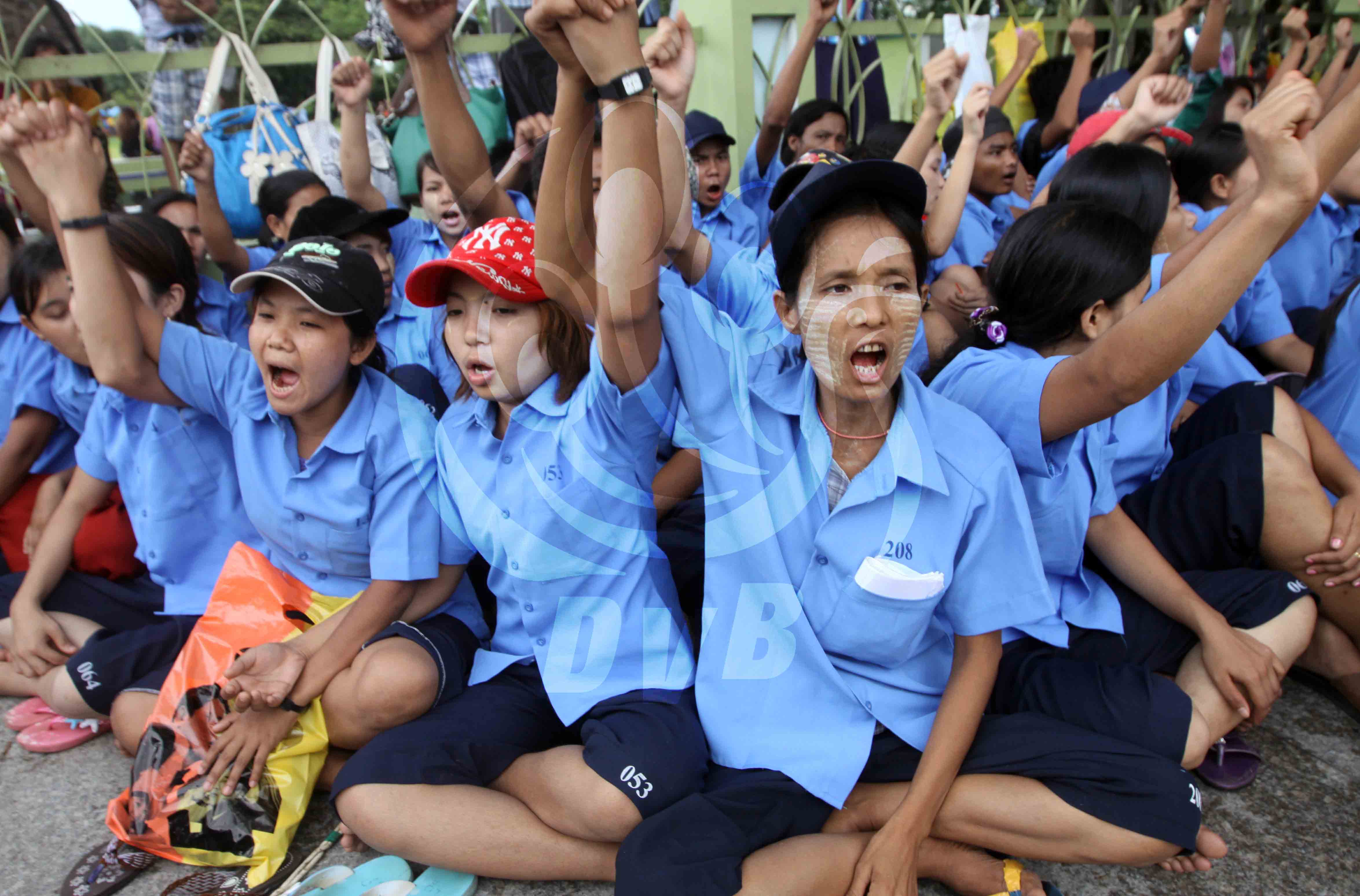 ဟုန္႐ွင္းစက္႐ုံ အလုပ္သမားမ်ား သပိတ္စခန္းဖြင့္ ဆနၵျပ (သတင္းဓာတ္ပုံ)