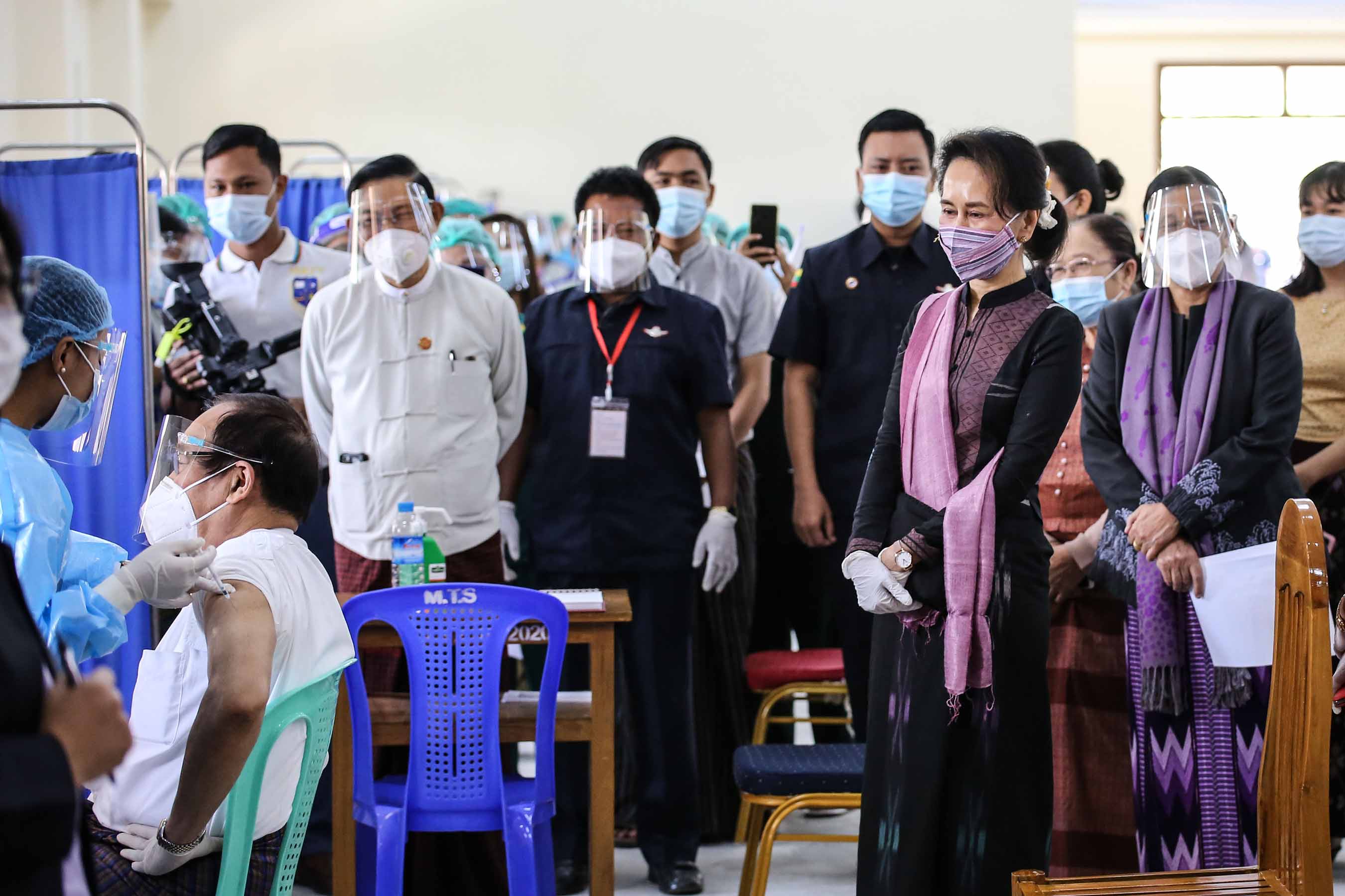 ကိုဗစ်ကာကွယ်ဆေးရှိသော်လည်း မပေါ့ဆရန် အတိုင်ပင်ခံပုဂ္ဂိုလ် သတိပေး (ဓာတ်ပုံ)