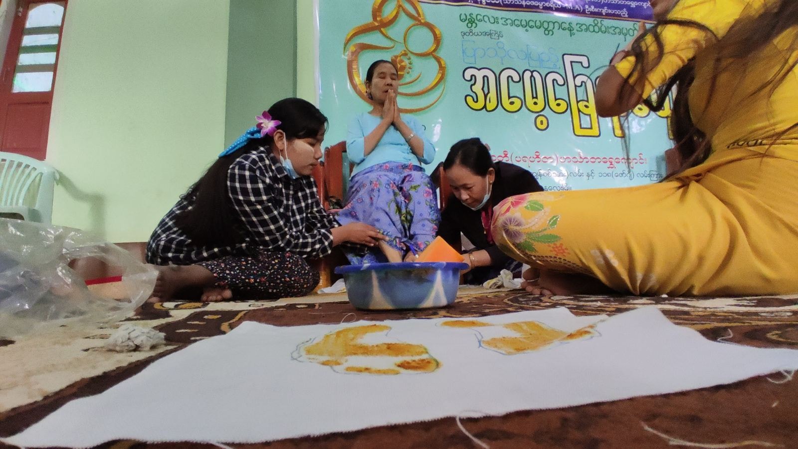 မန္တလေးတွင် အမေ့ခြေရာခံယူပွဲ ကျင်းပ (ဓာတ်ပုံ)