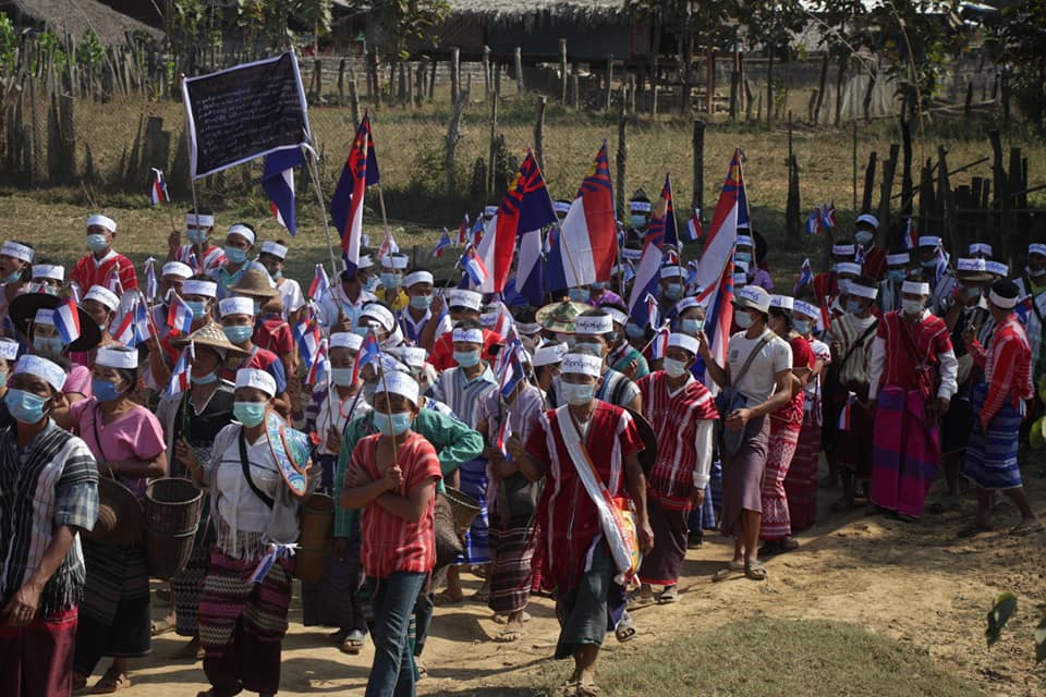 တပ်မတော်ကို ကရင်နှင့် မွန်ဒေသခံရွာသားများ ဆန္ဒပြ (ဓာတ်ပုံ)