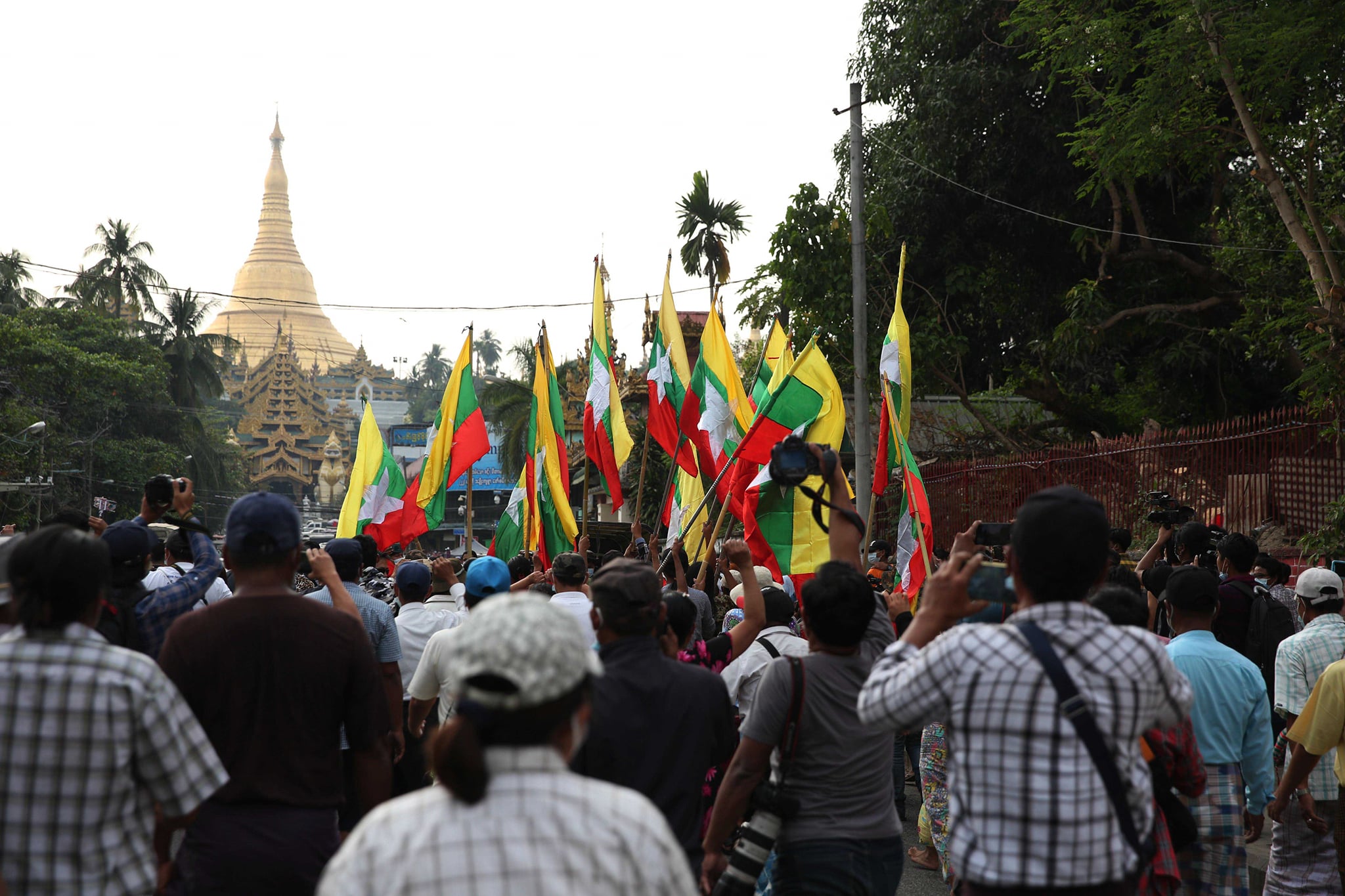 ရွေးကောက်ပွဲကော်မရှင်ကို ကန့်ကွက်ဆန္ဒပြပွဲ ရန်ကုန်တွင်ပြုလုပ် (ဓာတ်ပုံ)