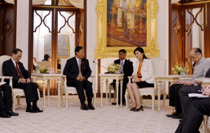 သူရ ဦးေ႐ြွႊမန္းနွင့္ ထိုင္း၀န္ၾကီးခ်ဳပ္ ေတြ့ဆံုေဆြးေနြး