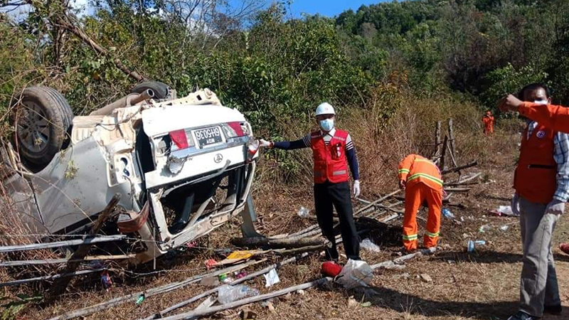 ကျိုင်းတုံတွင် ယာဉ်တိမ်းမှောက်မှုကြောင့် တွဲဖက်ပါမောက္ခ ၃ ဦးသေဆုံး၊ ၆ ဦး ဒဏ်ရာရ