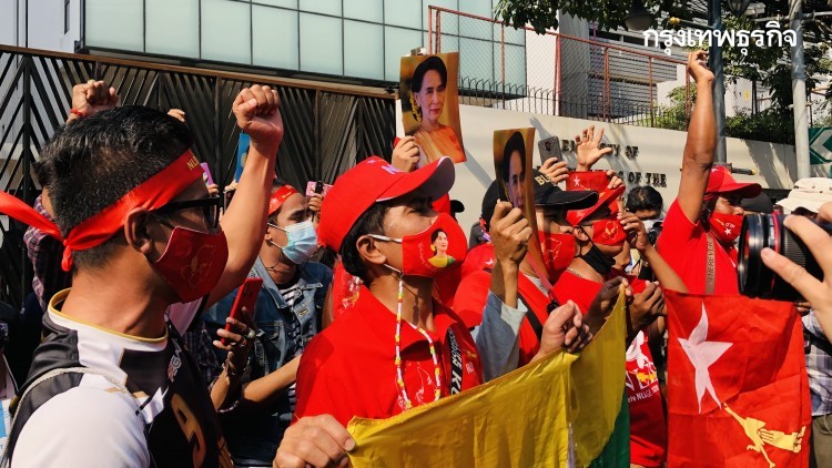 စစ်တပ်အာဏာသိမ်းမှုကို ထိုင်းရောက်မြန်မာများ ဆန္ဒပြ