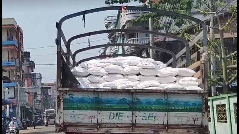 မြိတ်မြို့တွင် ဆန်ဝယ်ယူသူများ၊ ဆန်ပြတ်လပ်မည်ကို မစိုးရိမ်ရန် ဆန်ကုန်သည်ပြော