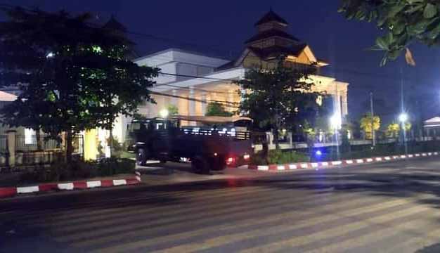 ပဲခူးတိုင်းဝန်ကြီးချုပ် ပြန်လွတ်၊ စည်ပင်ဝန်ကြီးနှင့် ပဲခူးတိုင်း NLD ဥက္ကဋ္ဌ တို့ ထိန်းသိန်းခံနေရဆဲ