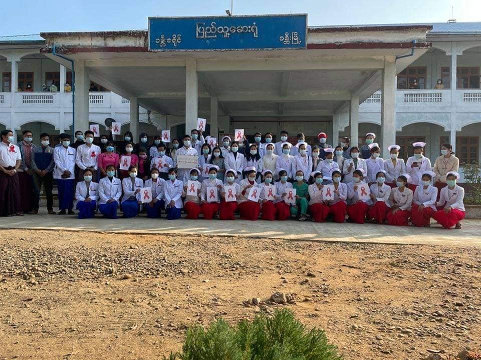 ခန္တီးမြို့ပြည်သူဆေးရုံတွင် ဖဲကြိုးအနီကမ်ပိန်း စတင်ပြုလုပ်