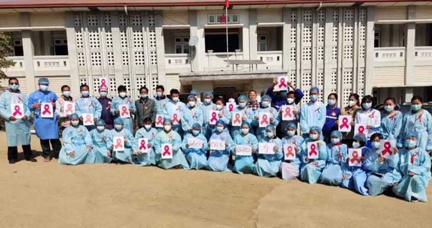 ဖားကန့်ပြည်သူ့ဆေးရုံ ကျန်းမာရေးဝန်ထမ်းများ ဖဲကြိုးနီကမ်ပိန်းပြုလုပ်