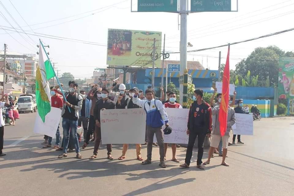 အာဏာသိမ်းမှုကို ထားဝယ် ကျောင်းသားများ ကန့်ကွက်ဆန္ဒပြ