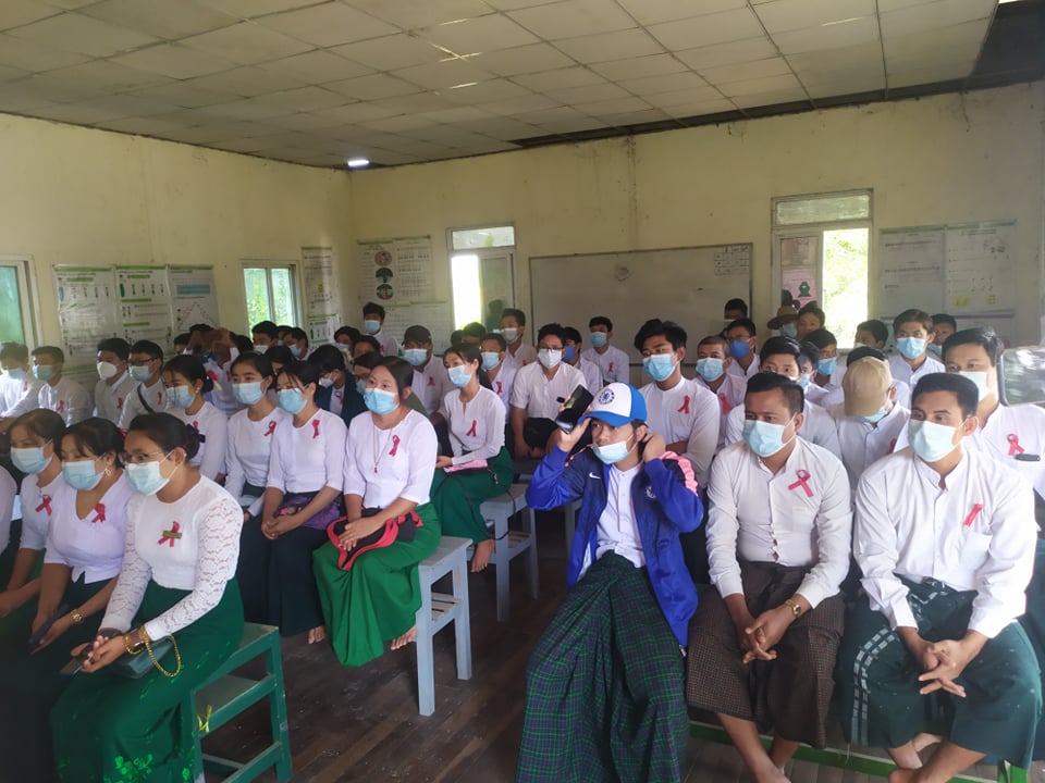 အာဏာသိမ်းမှုကို ကျောက်တံခါး အခြေခံပညာ ဆရာ ဆရာမများ အပြင်းအထန် ကန့်ကွက်