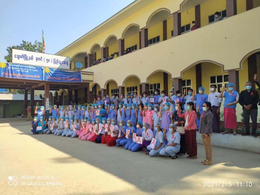 ချောက်မြို့ကျန်းမာရေးနှင့် ကုသရေးဝန်ထမ်းများ ဖဲကြိုးနီကမ်ပိန်းပြုလုပ်