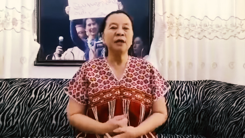 စစ်အစိုးရကို သံပုံးတီးဆန့်ကျင်သည့် လူထုလှုပ်ရှားမှုတွင် ဝန်ကြီးချုပ် ဒေါ်နန်းခင်ထွေးမြင့် ပါဝင်