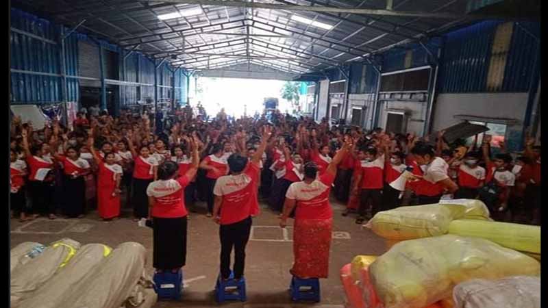 စစ်အာဏာသိမ်းမှု ဆန့်ကျင်ရေးလှုပ်ရှားမှုတွင်  စက်ရုံ လုပ်သားသောင်းချီ ပါဝင်လာ