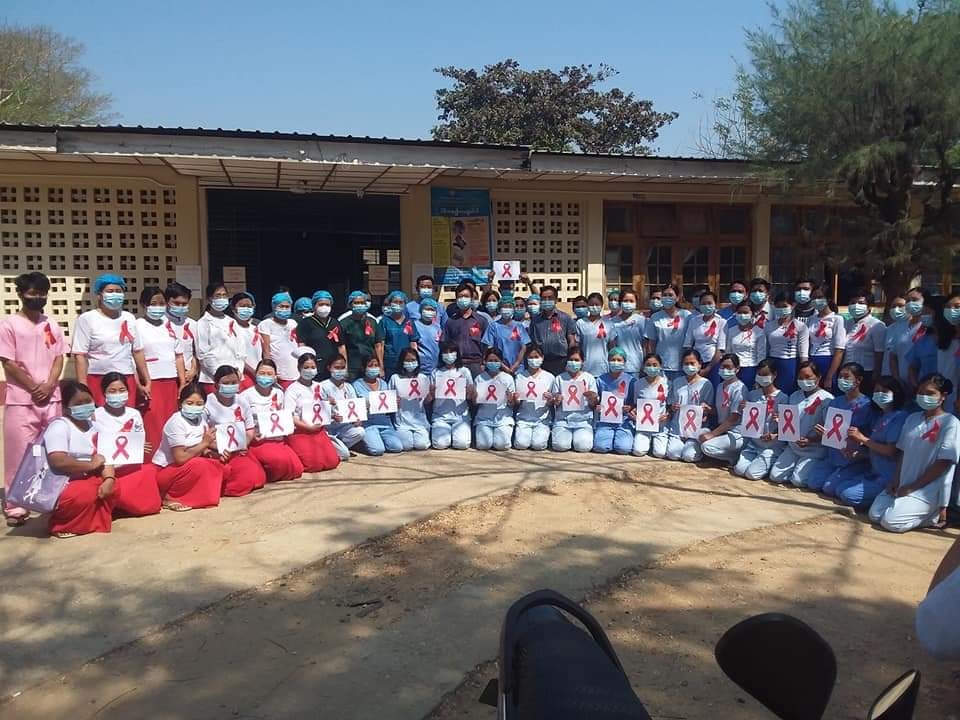 ဖဲကြိုးနီလှုပ်ရှားမှုတွင် မကွေးတိုင်း ဌာနဆိုင်ရာဝန်ထမ်းအားလုံးနီးပါးနှင့် အရပ်ဘက်အဖွဲ့များ ပါဝင်လာ