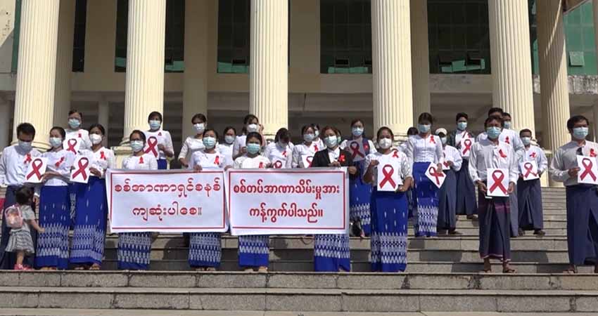 အာဏာဖီဆန်ရေးလှုပ်ရှားမှုတွင် မော်လမြိုင် တက္ကသိုလ် ဆရာဆရာမများ ပါဝင်လာ