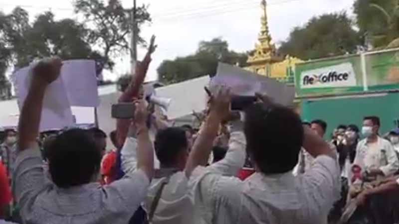 စစ်အာဏာရှင်ကျဆုံးရေး မကွေးမြို့တွင် လူဦးရေ ၃ သောင်းကျော် ဆန္ဒပြ